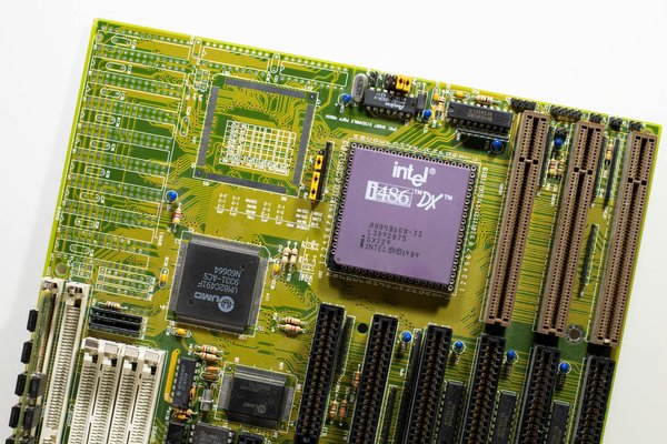 Master the art of budget-friendly gaming: tips to avoid overspending on gear